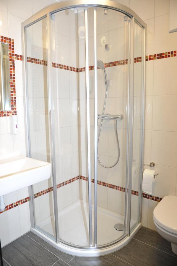 Hotel Gasthof Kamml Wals-Siezenheim Ruang foto